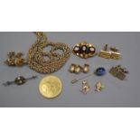 Mixed costume jewellery including pinchbeck brooch.