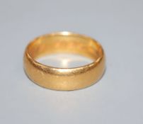 A 22ct gold wedding band, 8 grams.