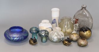 A quantity of studio glass, Isle of Wight Okra etc (13)