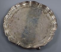 A George V silver salver by Carrington & Co, London, 1927, 25.4cm, 19 oz.PLEASE NOTE 20% IMPORT