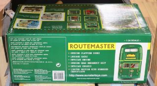 A Sun Star 1:24 scale Routemaster Green Line Bus, No. 1465/5000 and a collection of diecast models