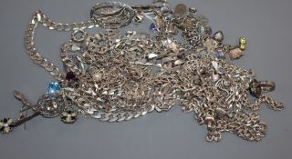 A group of assorted silver and white metal jewellery including curblink necklaces and bracelets.