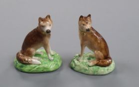 A pair of Derby figures of foxes, c.1810-30, H. 7cmProvenance - Dennis G. Rice collection cf. Dennis