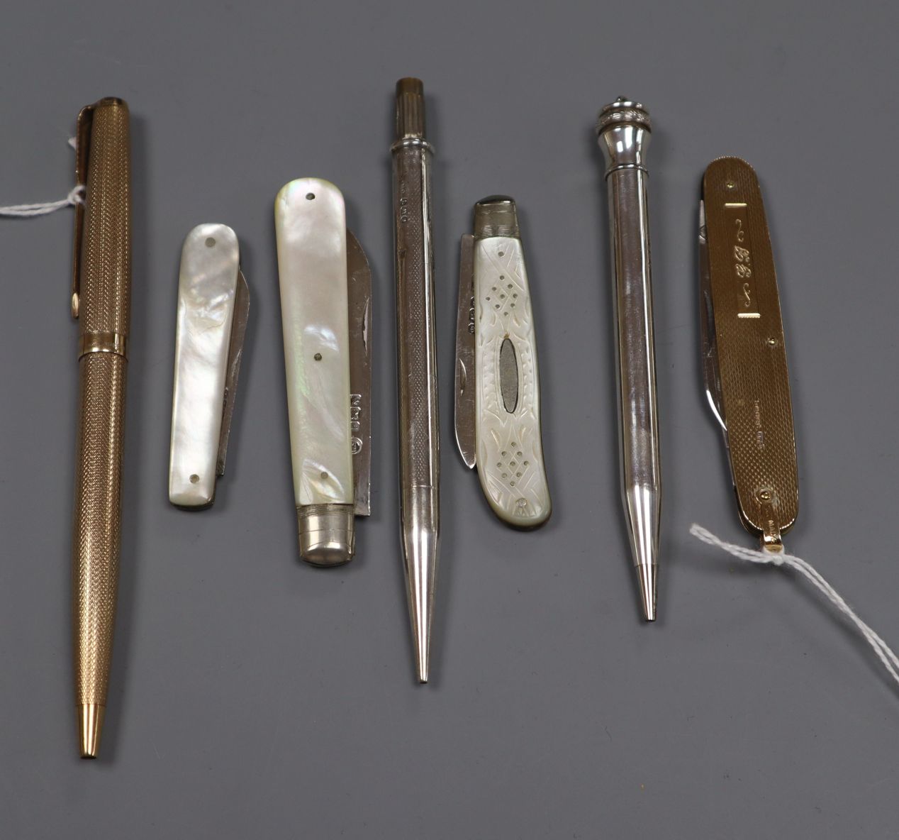 A Parker 9ct gold engine-turned ballpoint pen, a 9ct gold penknife and five other items, three