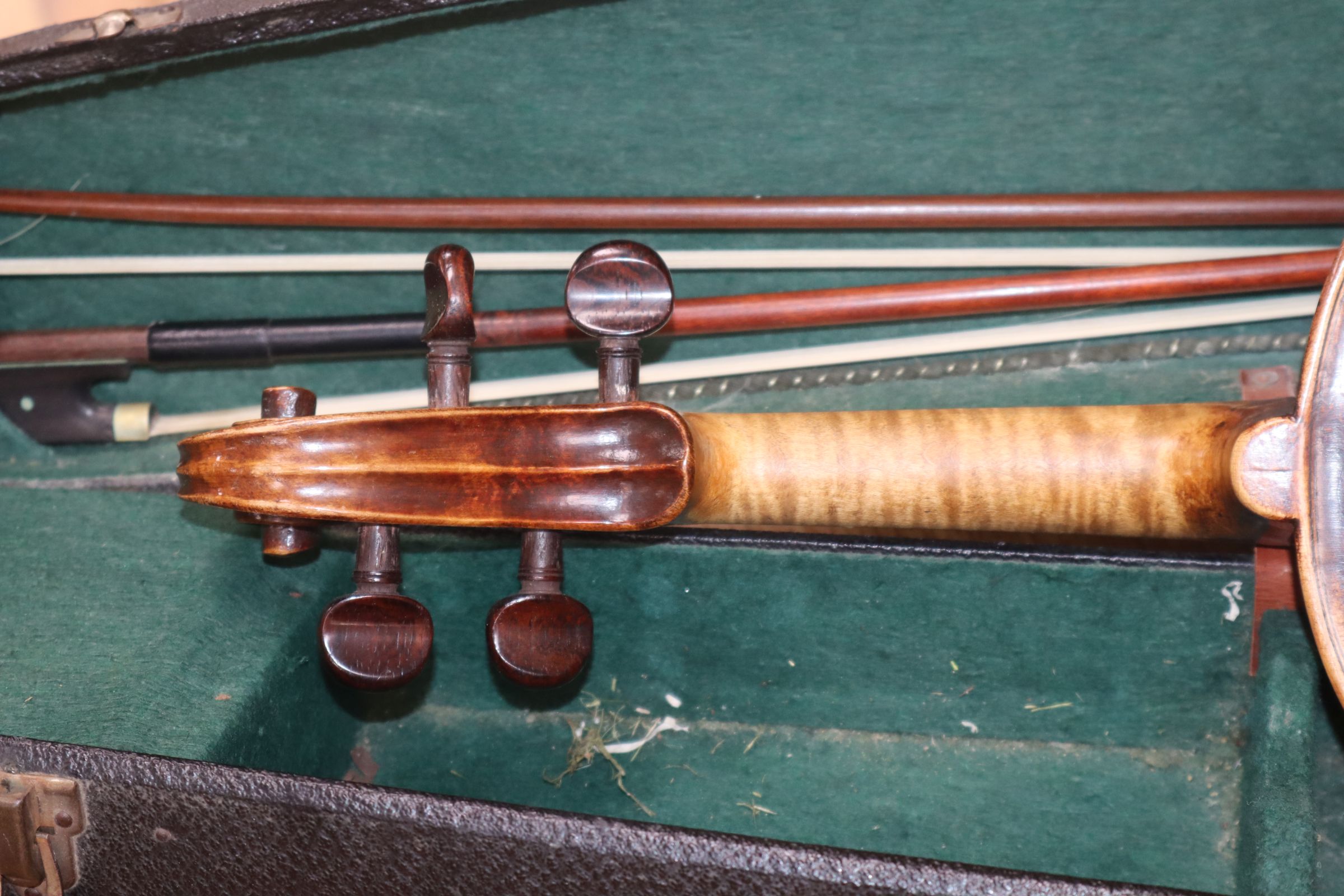 A late 19th / early 20th century Boosey & Co full size violin, cased with 2 bows - Image 6 of 10