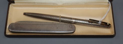 A George V silver fruit knife with engraved blade, Sheffield, 1913 and a cased sterling silver