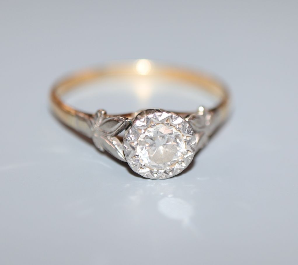 An 18ct and plat solitaire diamond ring, size R.