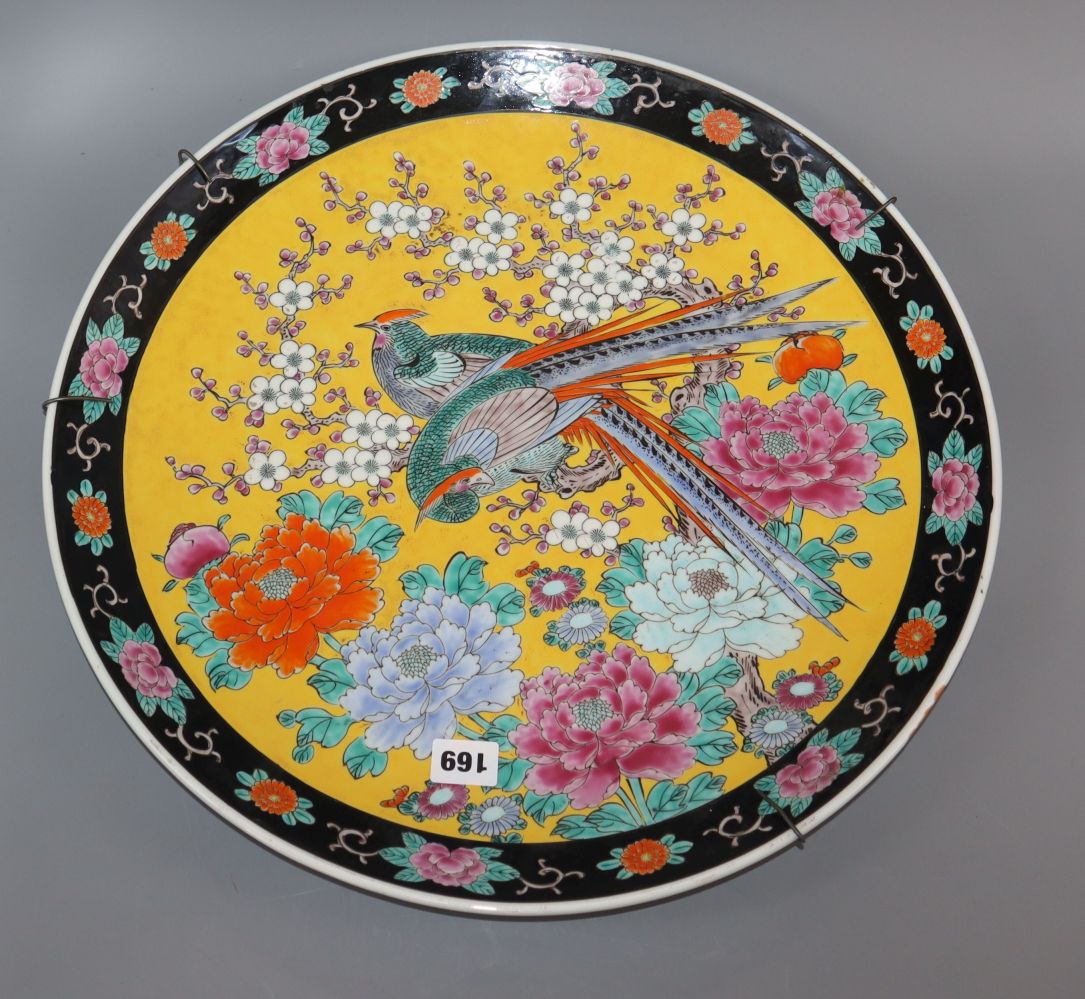 A Japanese yellow ground charger, c.1900 diameter 47cm