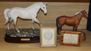 A Royal Worcester limited edition model of Arkle by Doris Lindner, No. 471/500 and a Royal Doulton