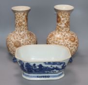 An 18th century Chinese blue and white tureen (lacking cover) and a pair of Chinese bottle-shaped