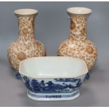 An 18th century Chinese blue and white tureen (lacking cover) and a pair of Chinese bottle-shaped