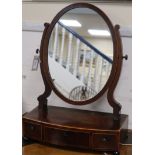 A George III cross-banded and inlaid mahogany toilet mirror with oval plate H.56.5cm, W.41.5cm