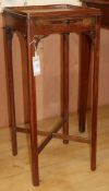 A George III mahogany kettle stand W.30cm