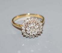 An 18ct gold diamond cluster ring, size T