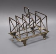 An Edwardian silver toast rack, with 'x' shaped division, London 1901, 12.75cm., 7.5ozs.