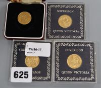 Four Queen Victoria gold sovereigns, 1870 die 86, F, 1879M, GVF, 1890M, GVF and 1900M, NEF