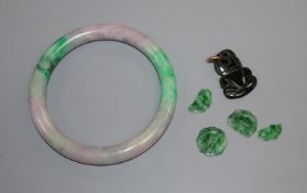 A Chinese jade bangle and two small jade carvings