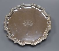 An Edwardian silver waiter, with piecrust border and pad feet, by Streeter & Co, London 1904,