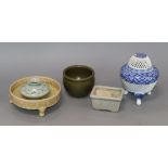 Five items of Chinese pottery and a blue and white linden pot tallest 13cm