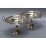 A pair of Edwardian pierced silver pedestal dishes, by Goldsmiths & Silversmiths Co, London 1906,