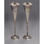 A cased pair of Carrs Millennium Britannia standard silver champagne flutes, 30.2cm, 16 oz.