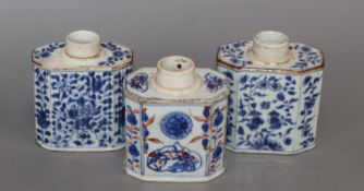 Three Chinese export tea caddies, Kangxi, two blue and white and one Imari palette