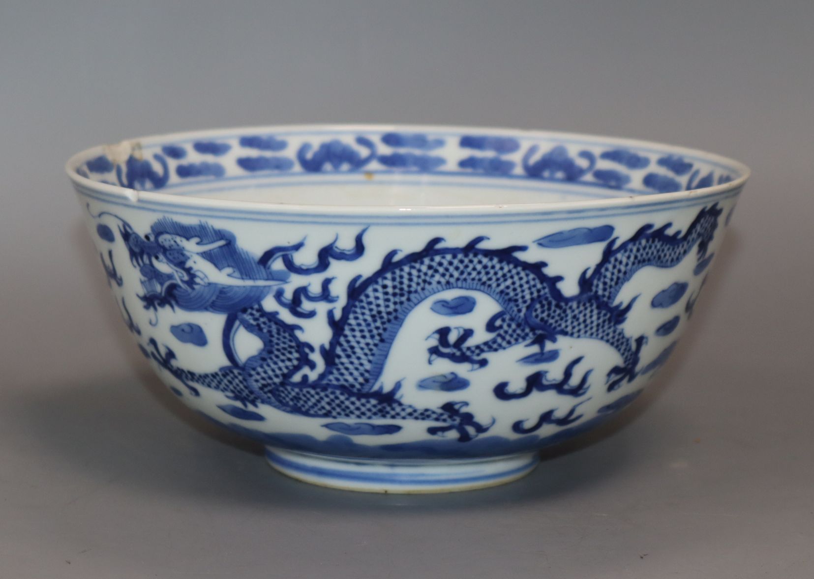 A 19th century blue and white bowl, Kangxi mark diameter 18cm