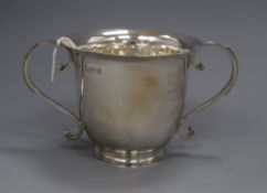 An Edwardian silver porringer, Nathan & Hayes, Chester, 1908, height 9cm, 5.5 oz.