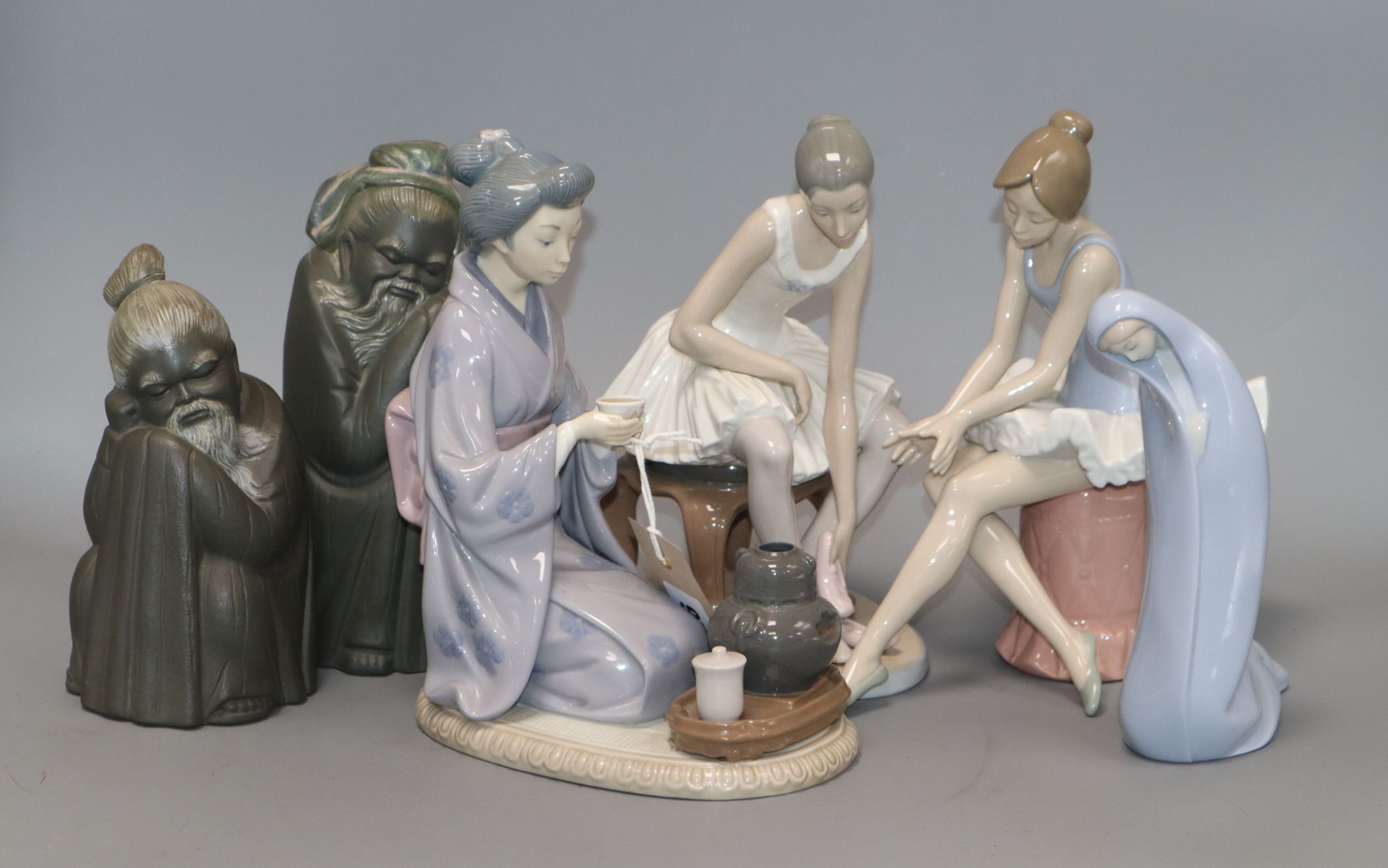 Four Lladro figures and two Nao