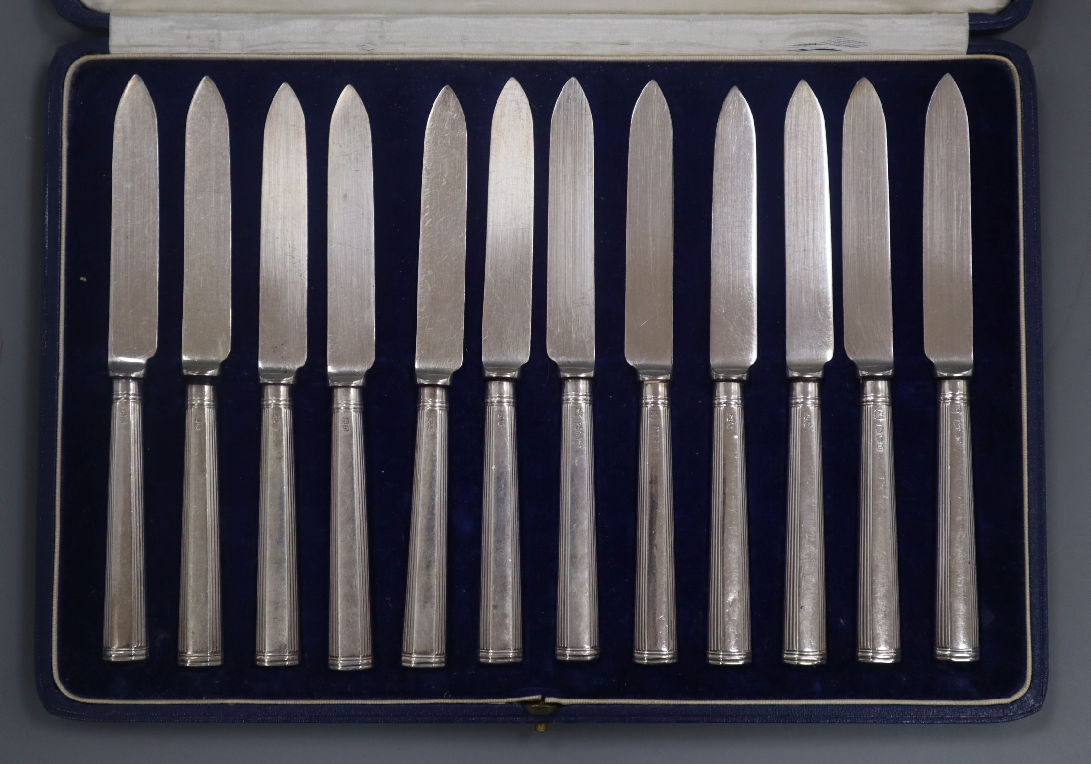A cased set of twelve George V silver handled dessert knives.