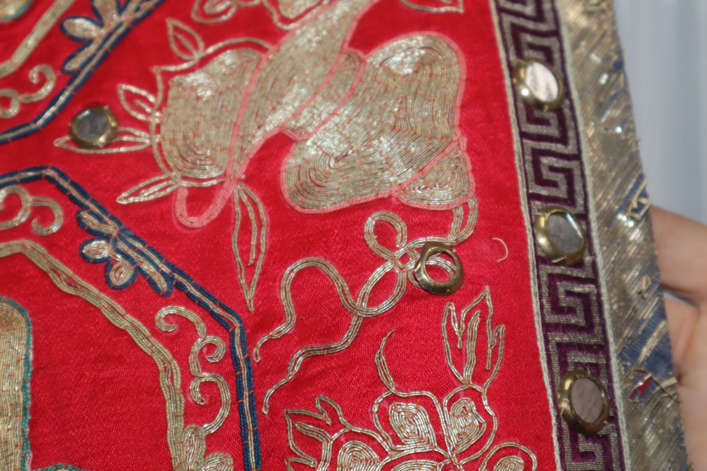 A 20th century Chinese embroidered hanging - Image 4 of 8