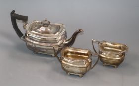 A George V silver three piece tea set by Walker & Hall, Sheffield, 1915, gross 24 oz.