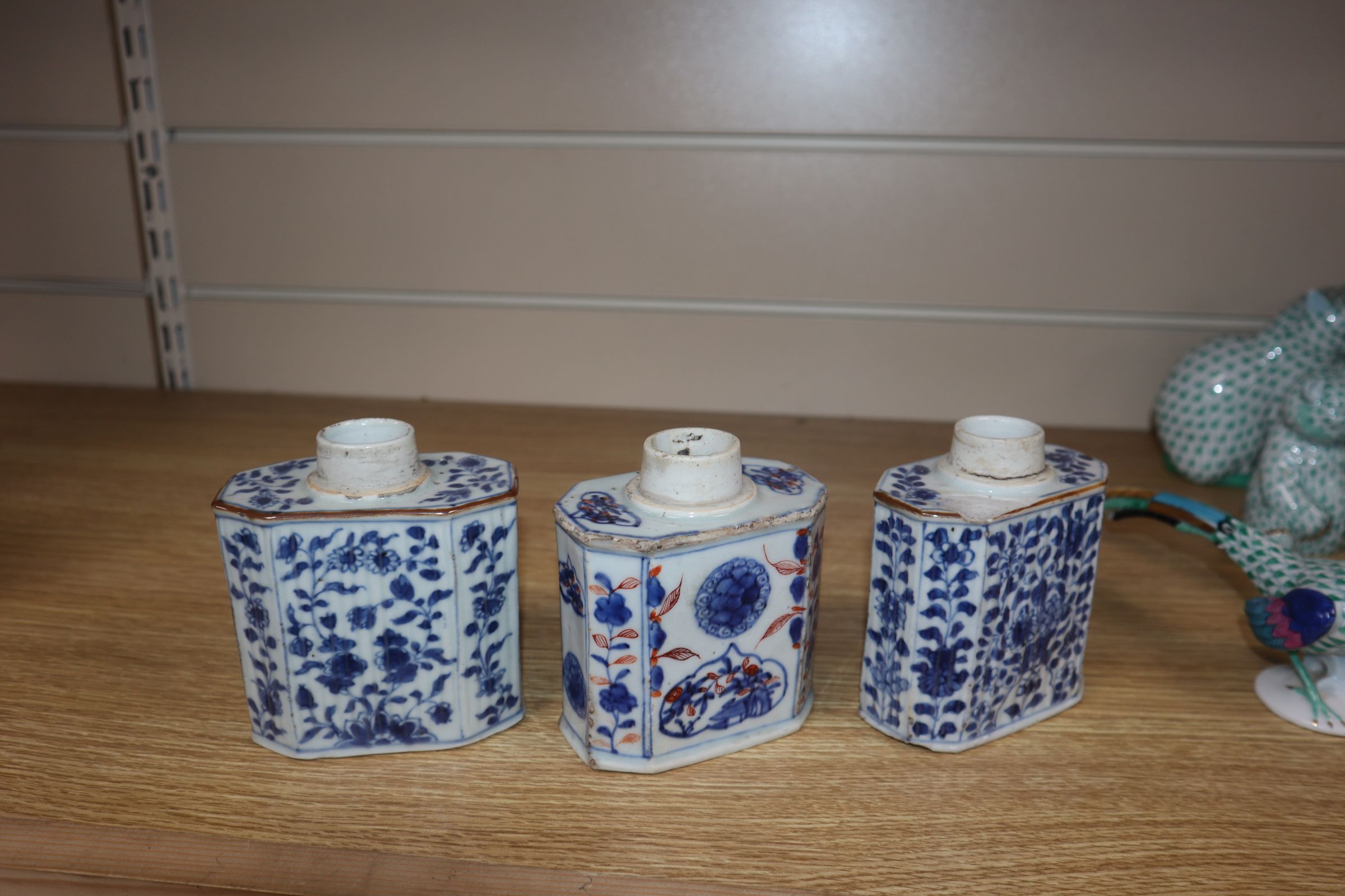 Three Chinese export tea caddies, Kangxi, two blue and white and one Imari palette - Image 12 of 16