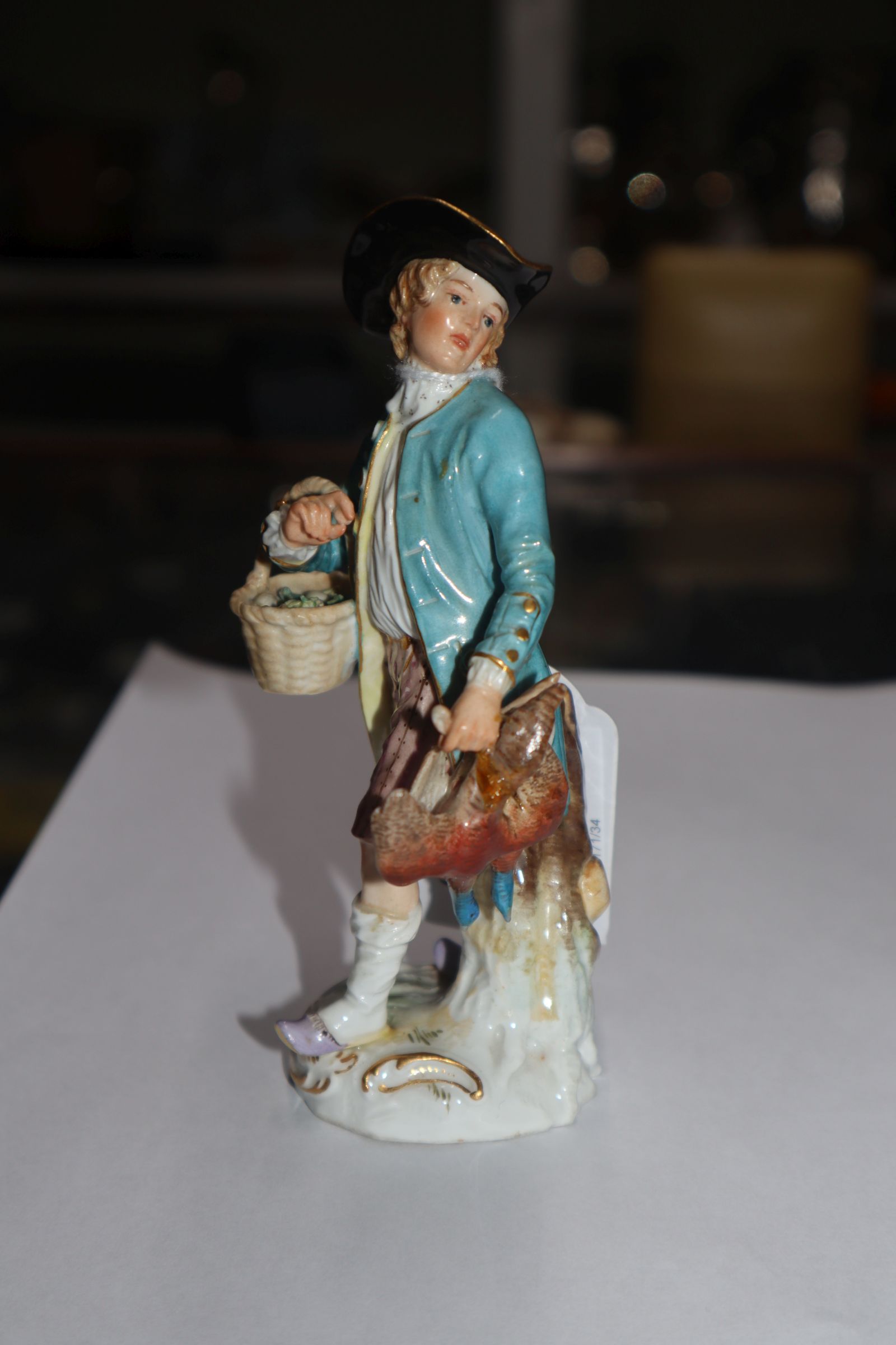A Meissen figure of a fowler, 19th century, repaired - Image 2 of 6