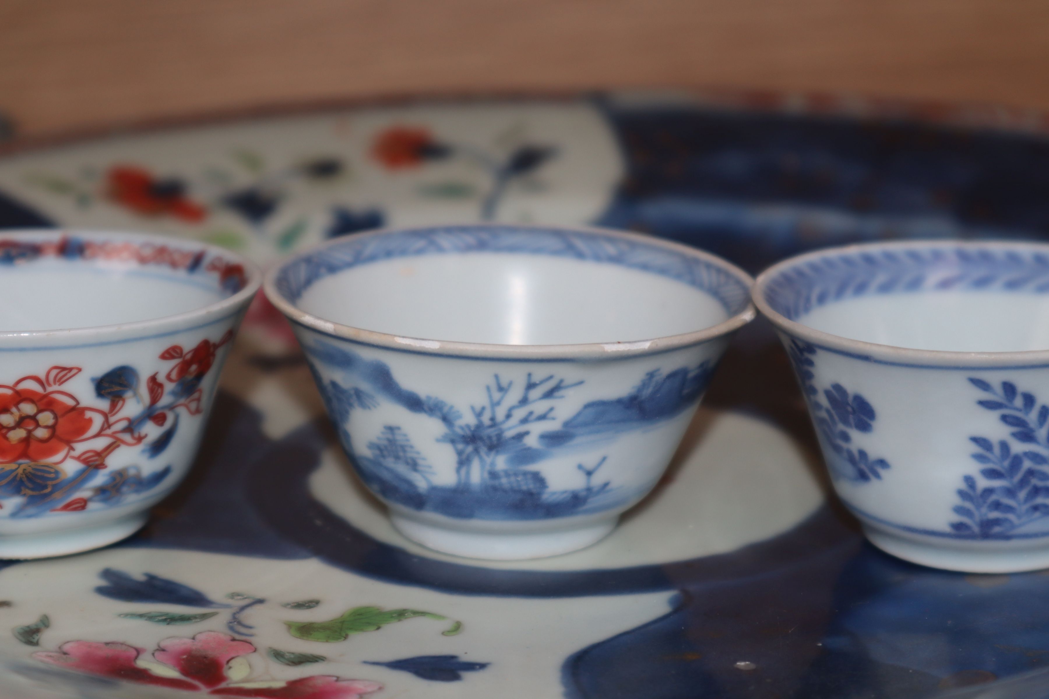 A group of 18th century Chinese export dishes, cup and tea bowls - Image 6 of 8