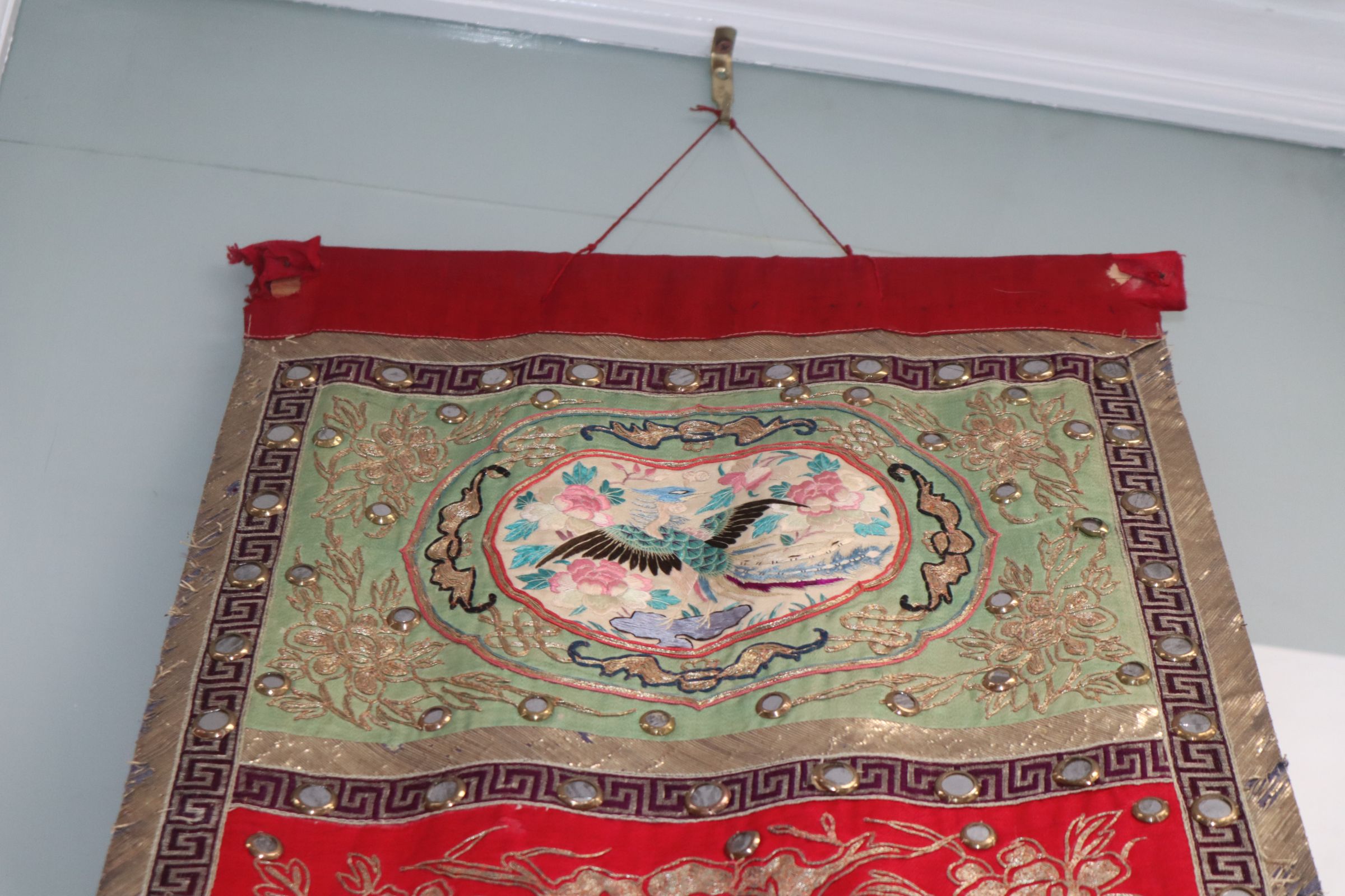 A 20th century Chinese embroidered hanging - Image 7 of 8