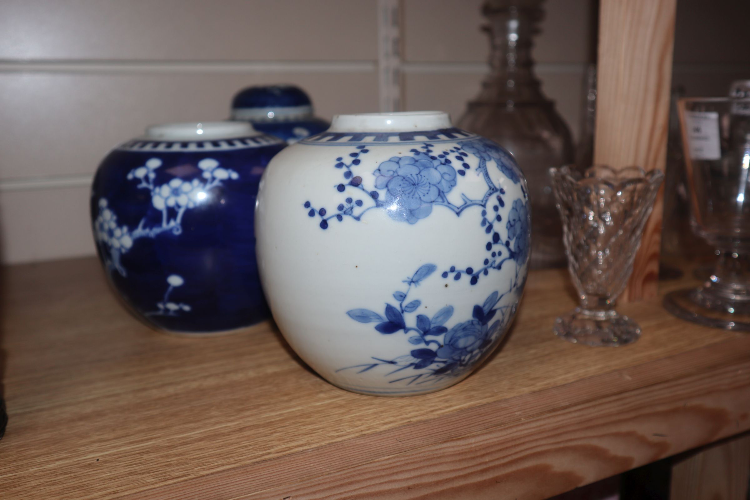 Three 19th century Chinese blue and white jars - Image 3 of 6