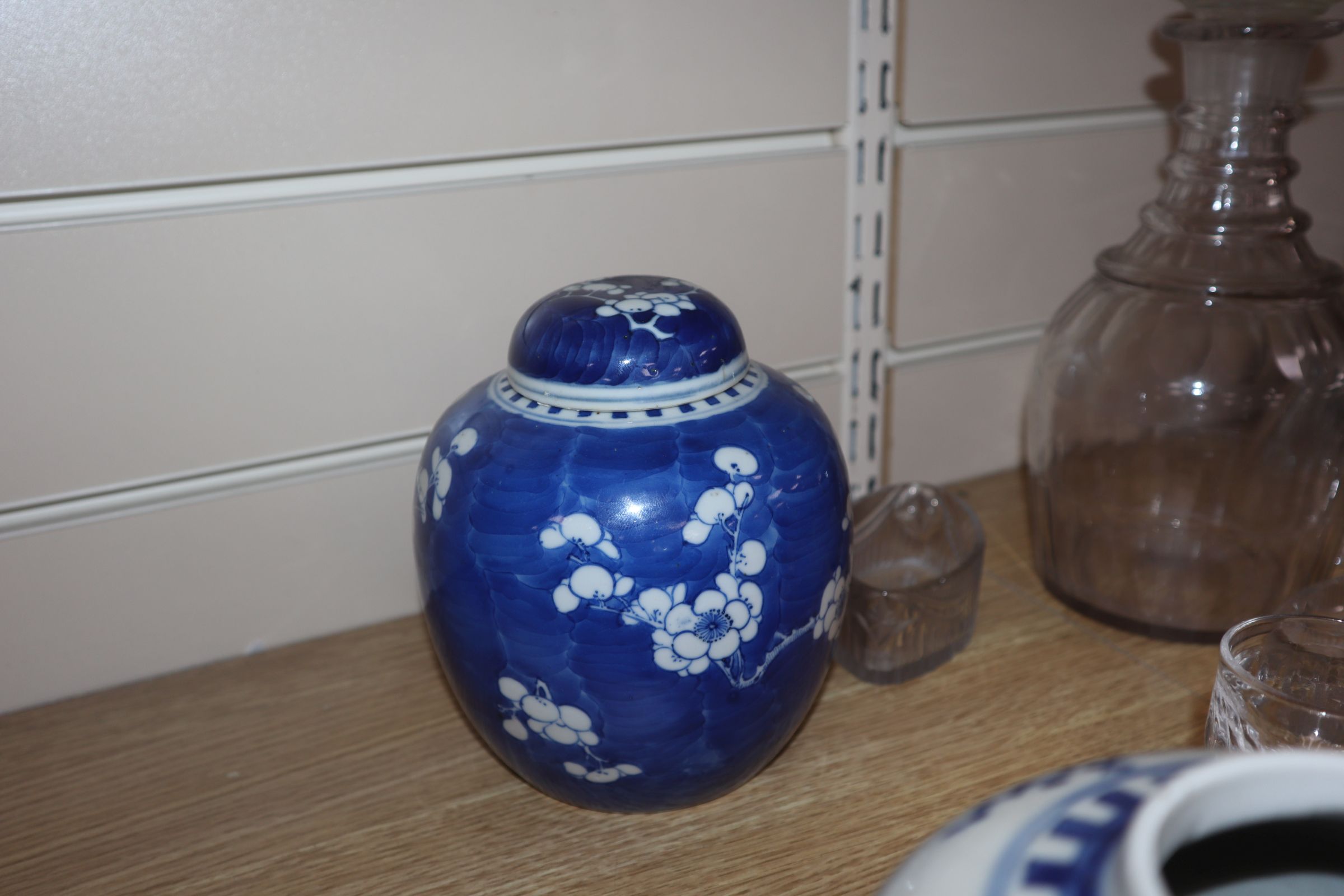 Three 19th century Chinese blue and white jars - Image 6 of 6