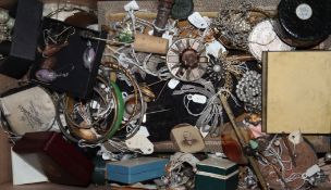 A quantity of assorted costume jewellery.