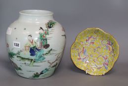 A Chinese yellow ground dish, Tongzhi mark and period and a famille verte vase tallest 24cm