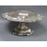 An American pierced sterling tazza, with engraved floral decoration, height 10cm, 19 oz.