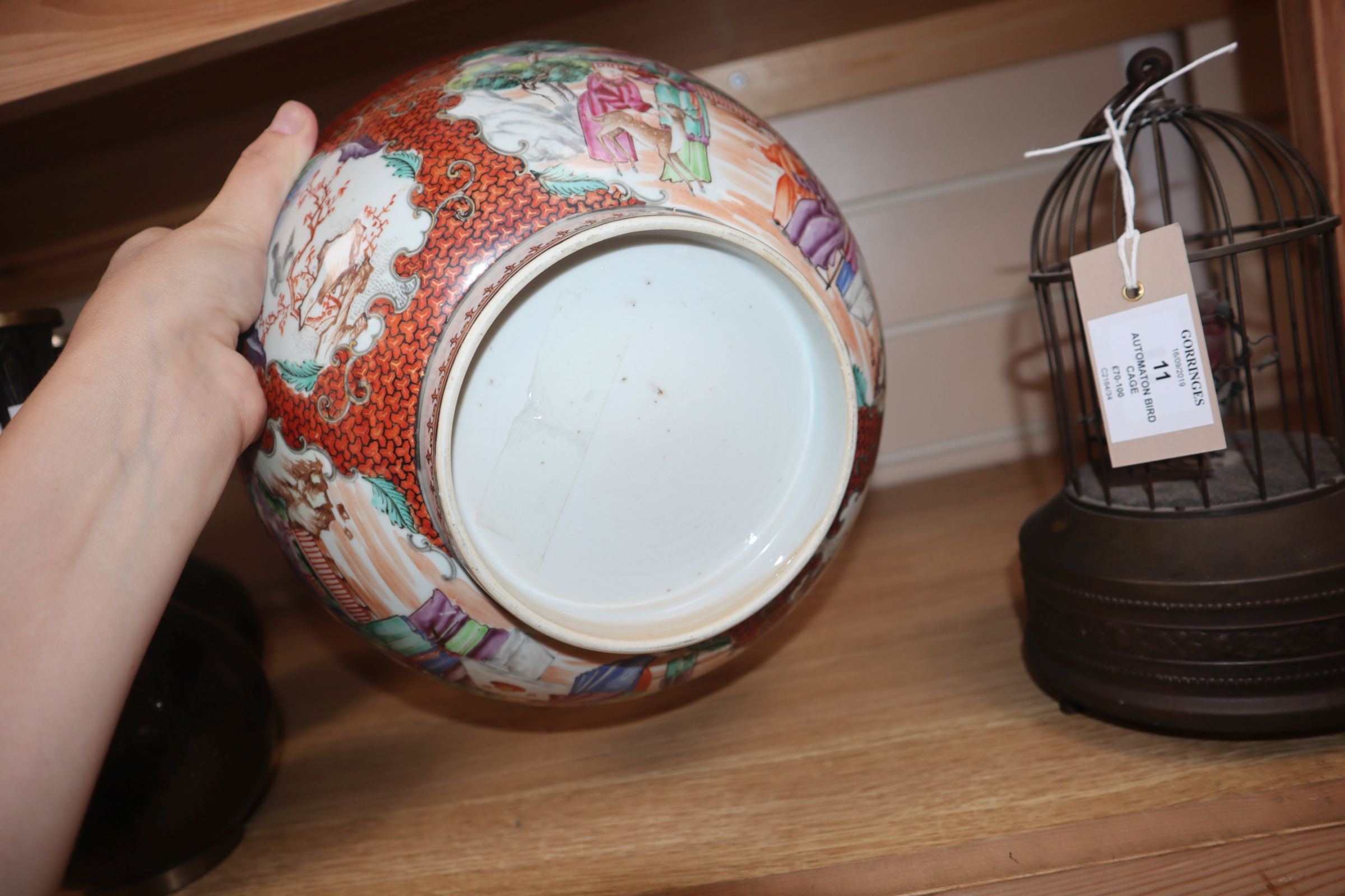 A Chinese famille rose mandarin bowl, Qianlong diameter 26cm - Image 8 of 8