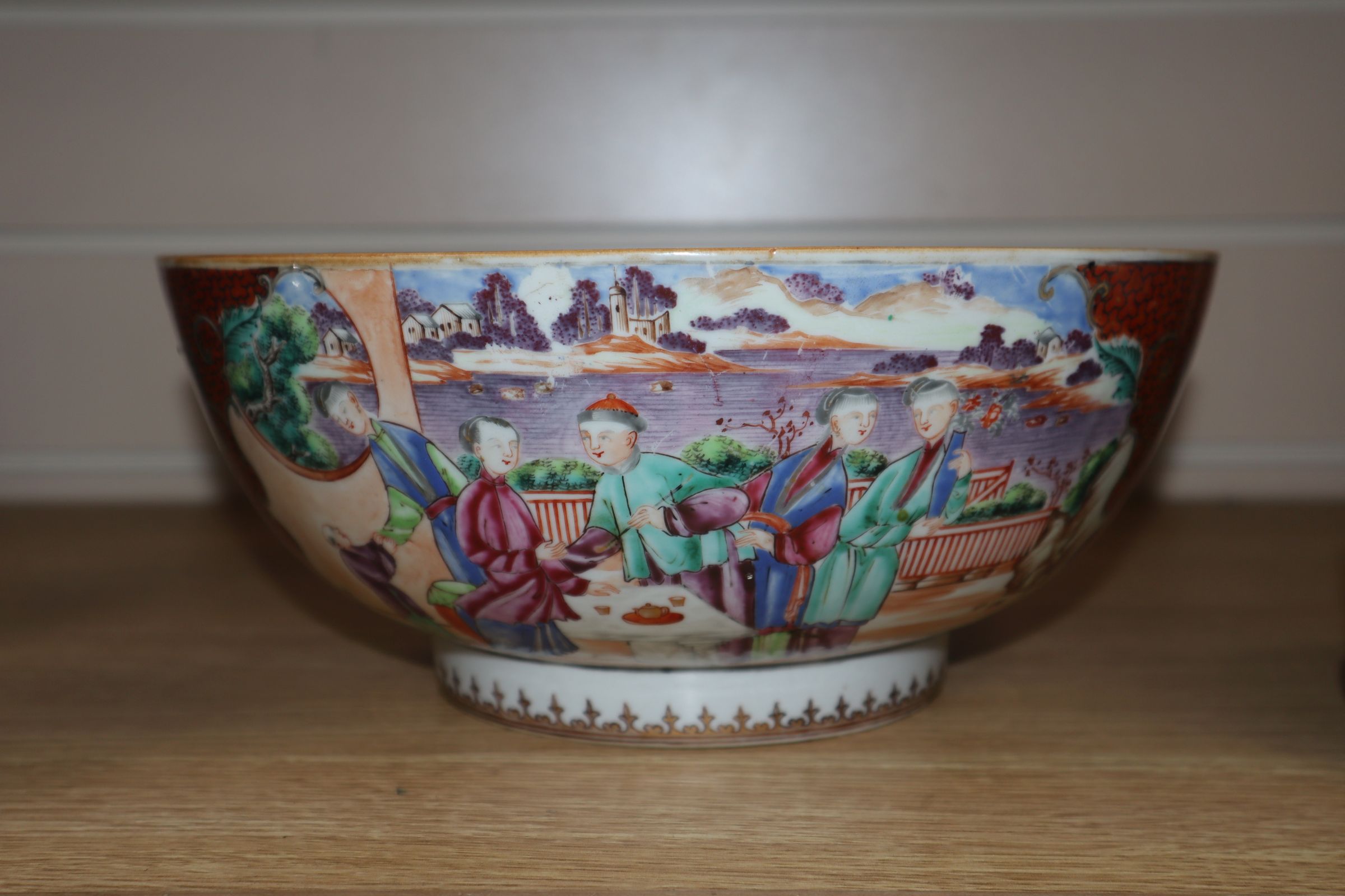 A Chinese famille rose mandarin bowl, Qianlong diameter 26cm - Image 5 of 8