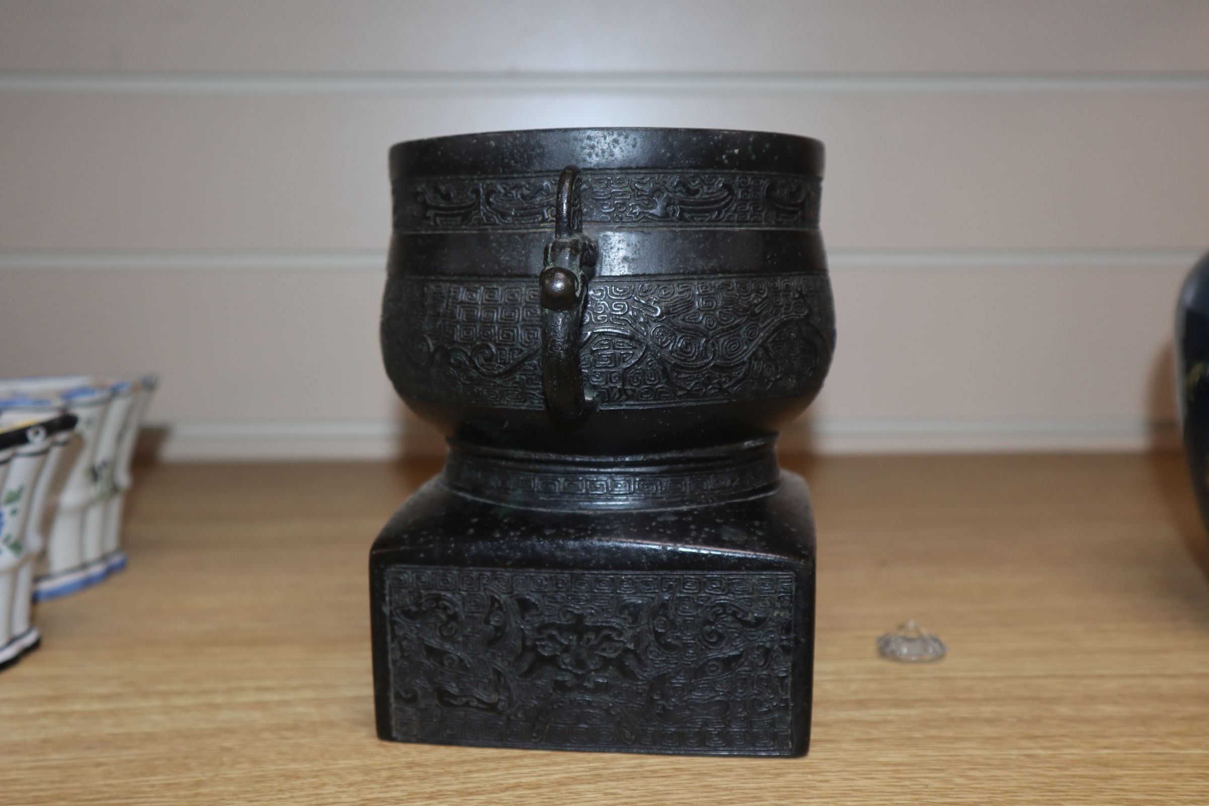 A Chinese archaistic bronze censer, 17th/18th century height 16cm - Image 3 of 8