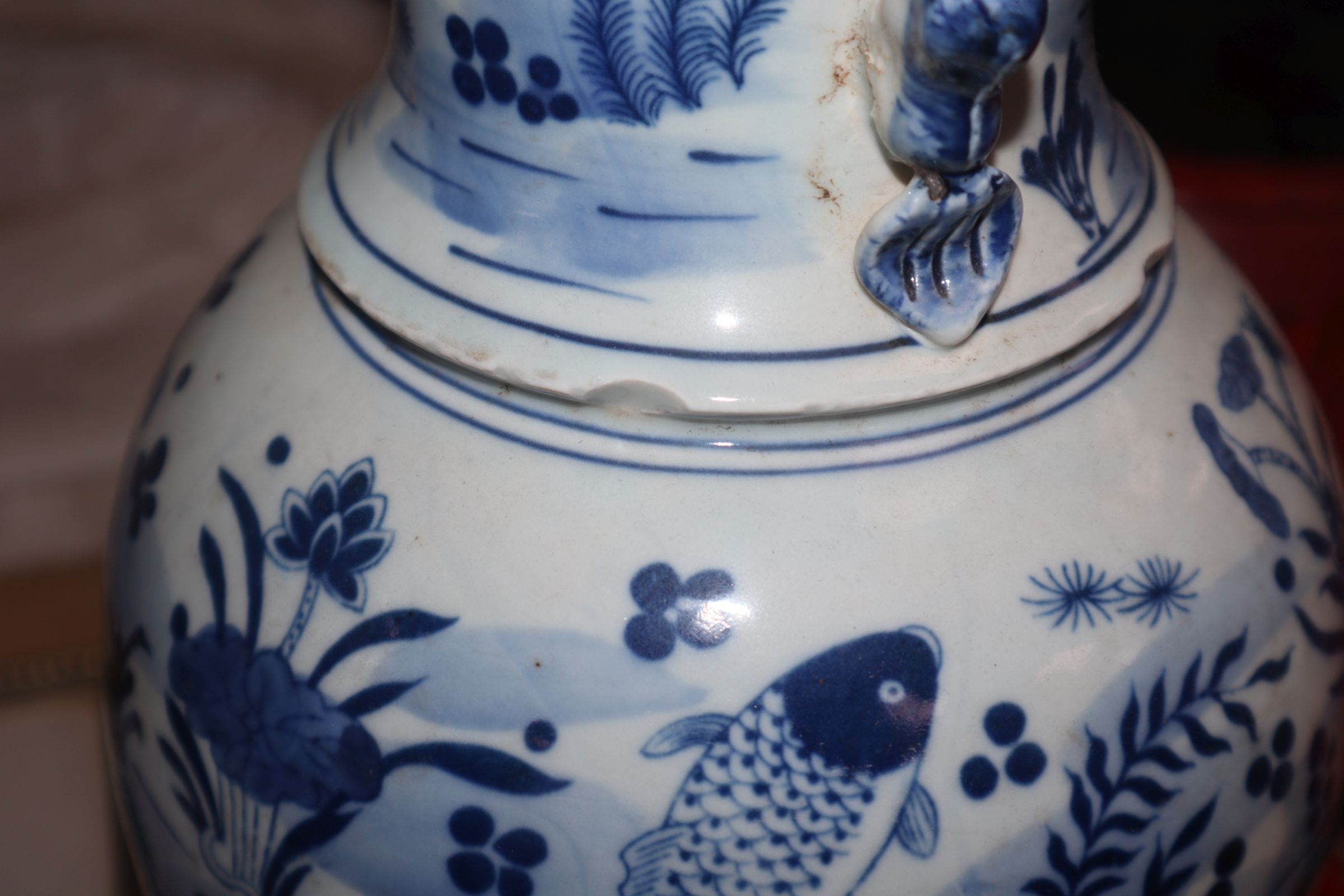 A Chinese blue and white fish vase height 43cm - Image 6 of 10