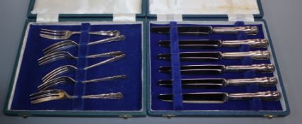 A cased set of six silver handled dessert knives and a cased set of six silver pastry forks.