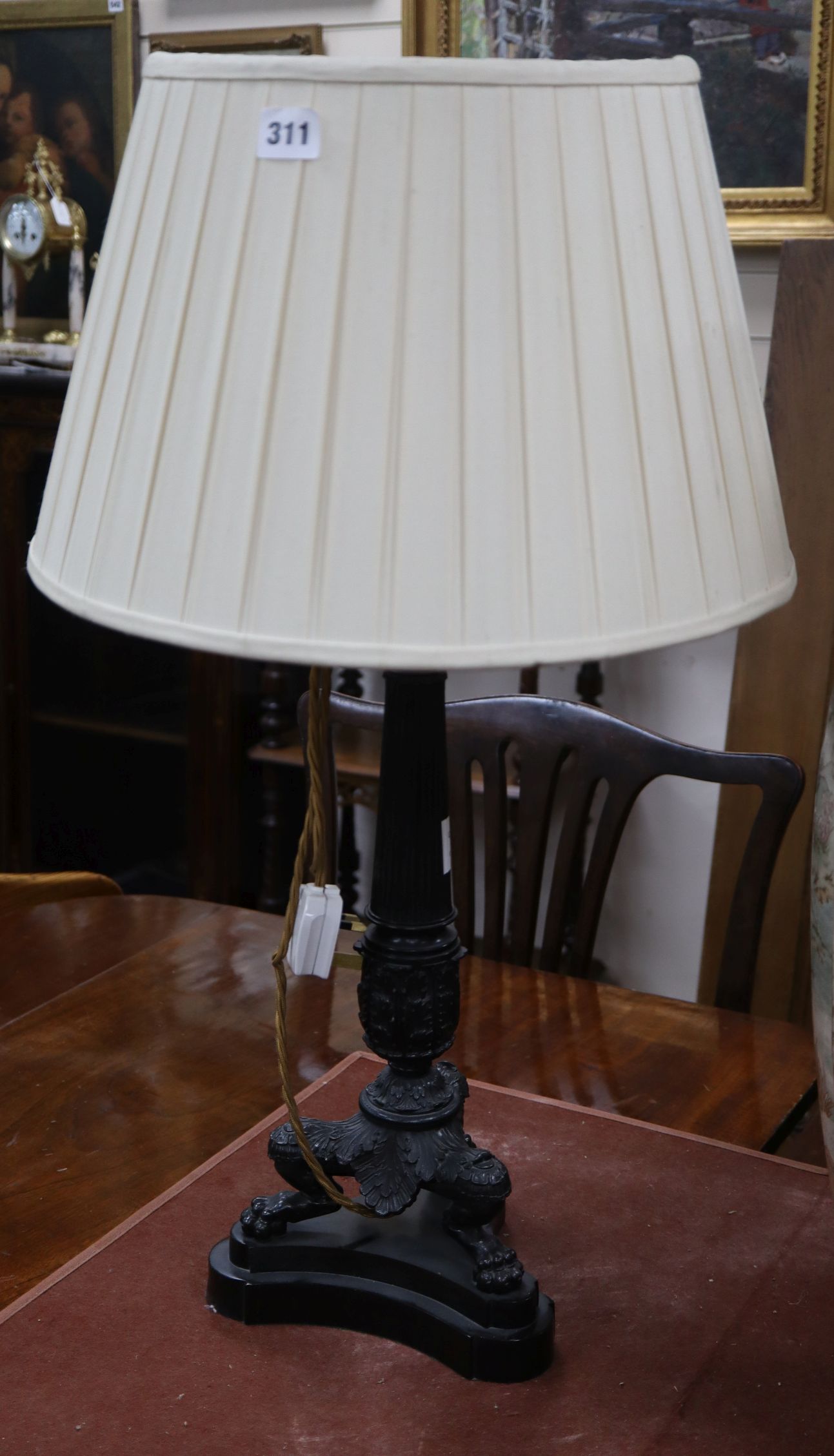 A pair of Regency style bronze table lamps - Image 3 of 3