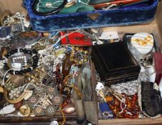 A group of assorted costume jewellery.