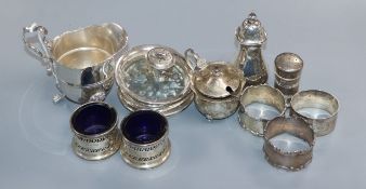 Mixed small silver including a cream jug, Edwardian miniature saucepan pepperette, five