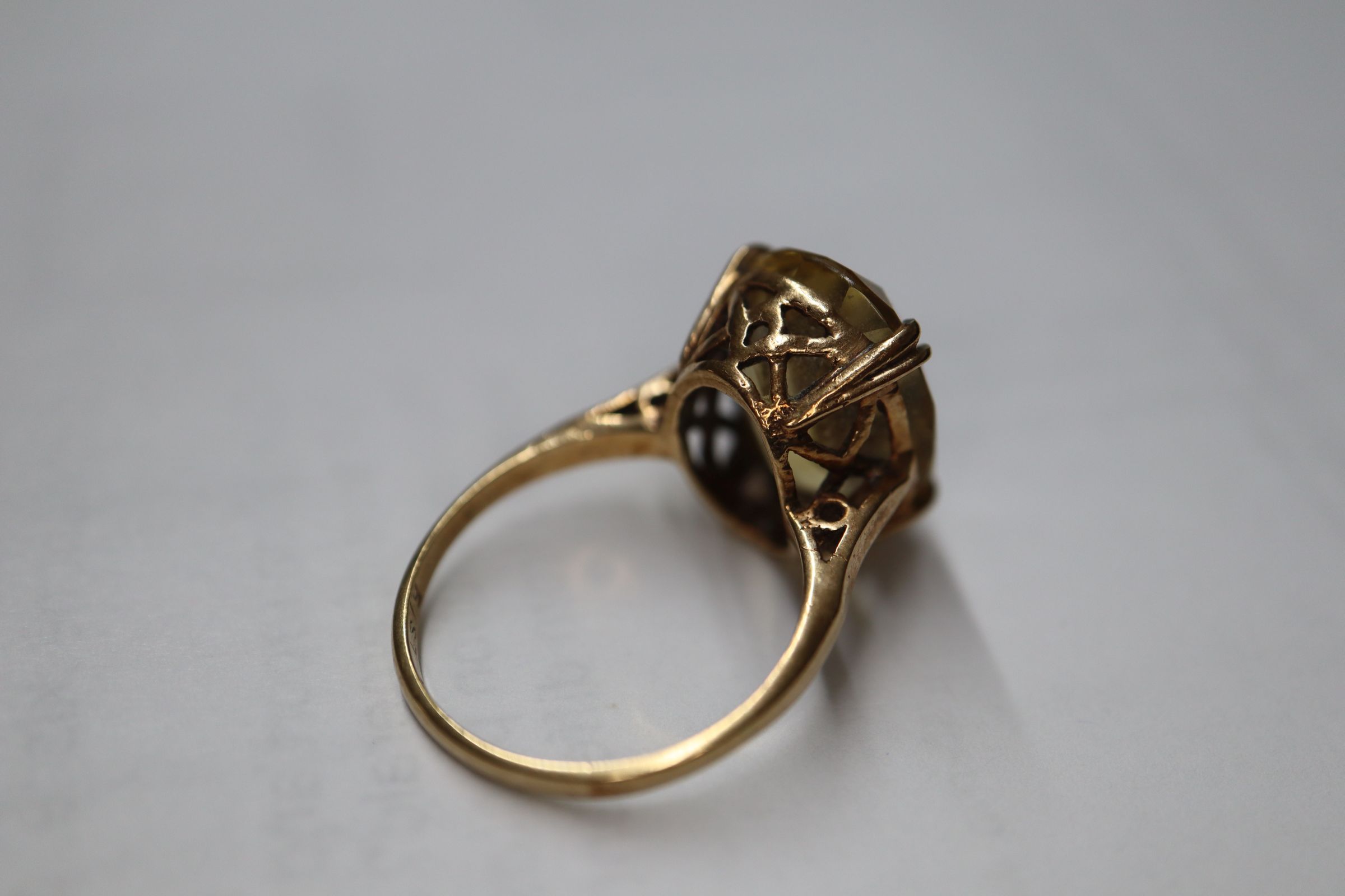 A 9ct gold and pale citrine ring, size O. - Image 2 of 8